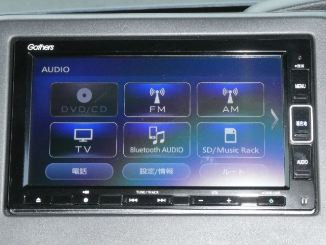 純正インターナビ付きでフルセグ・DVD再生・Bluetoothなど付いてとても便利な車両です♪