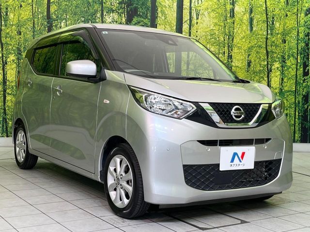 大好評のボディコーティング「弾スプラッシュコート」もご納車までに施工可能。通常のガラスコートと異なる、耐久年数6年の無機質ガラスコーティングが、ボディをキレイな状態に保ってくれます。