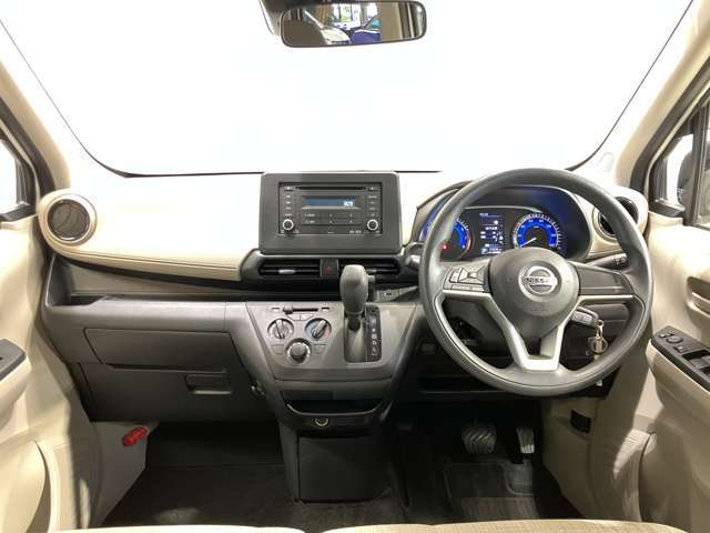 運転席からの視界が左右に広く隅々まではっきりと見えます！クルマの前端も把握しやすく安心です★