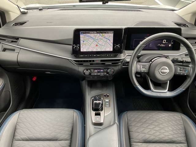 前席内装の全体像です。是非実車をご覧にお越し頂き実際にお座りください。
