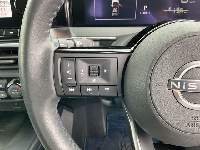 [ハンドルスイッチ]操作はこちらのスイッチで簡単に操作できます！わき見運転防止になりますね！