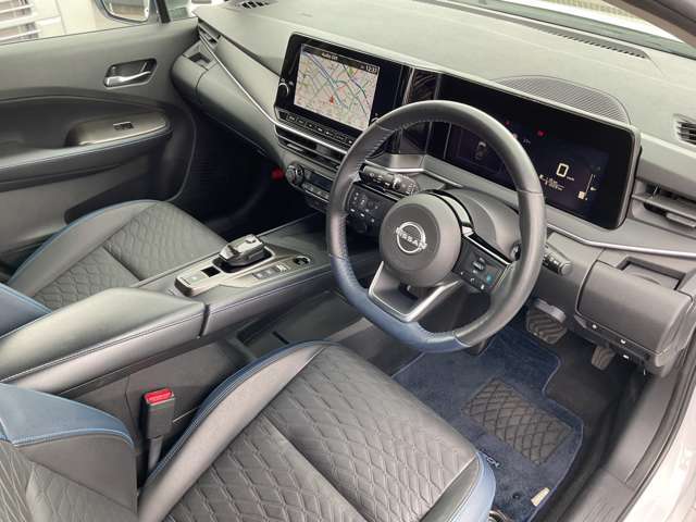 運転席も広々、ドライブも楽しめますね♪実際お座りいただくのが、分かりやすいと思います。お気軽にご来店ください！