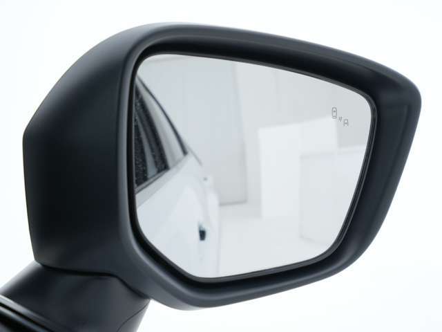 ブラインドスポットモニター搭載！車線変更の際に、移動先のレーンに車がいる場合には点滅して教えてくれます！