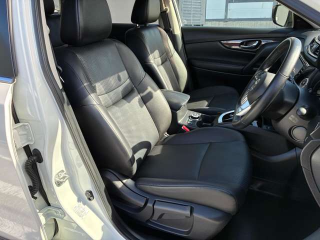 アウトドアスポーツに欠かせない防水性能に加え、高い透湿性でムレを緩和、ヒップポイントも高く、開口部も広いので乗り降りもスムーズです。ヒーター内蔵で寒い冬の朝でもお尻からポッカポカです（*^_^*）