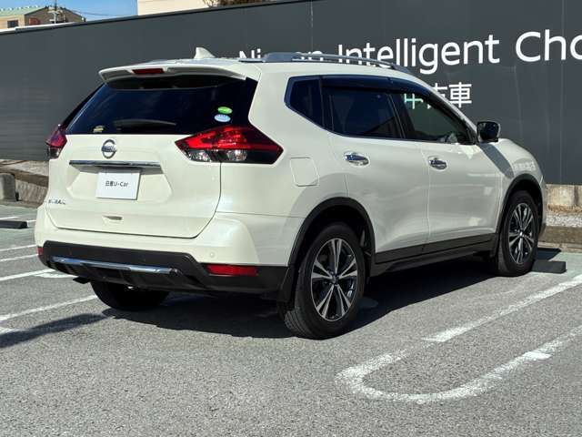 バンバーに内蔵のセンサーで前後の踏み間違い防止アシストにも対応！バックハッチはキック動作で触れずにオープン！リモコンオートバックドア搭載で簡単開閉、運転席からもボタンひとつで開け閉めできます。