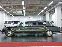 コーチビルダー製ストレッチリムジン　TRG製　全長615cm（ベース527cm）　5L　V12DOHCエンジン　280馬力/46.9kgm