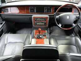 コーチビルダー製ストレッチリムジン　TRG製　全長615cm（ベース527cm）　5L　V12DOHCエンジン　280馬力/46.9kgm