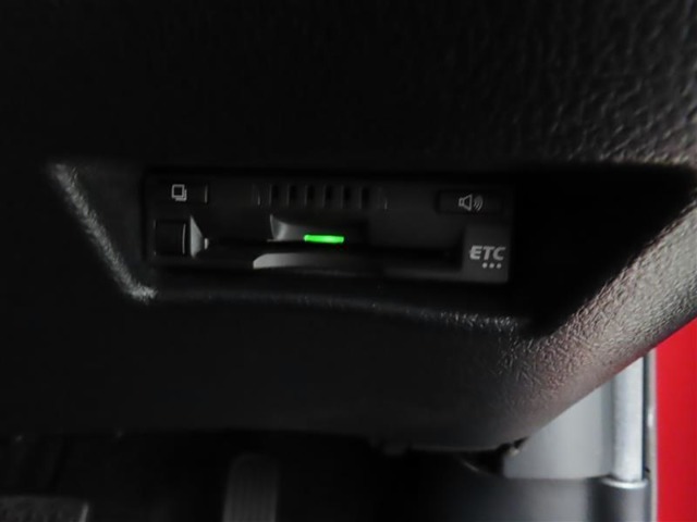 ETCを装備しています。高速道路の料金が後払いなので、料金所で止まることが無く、ノンストップでスイスイ進めます。