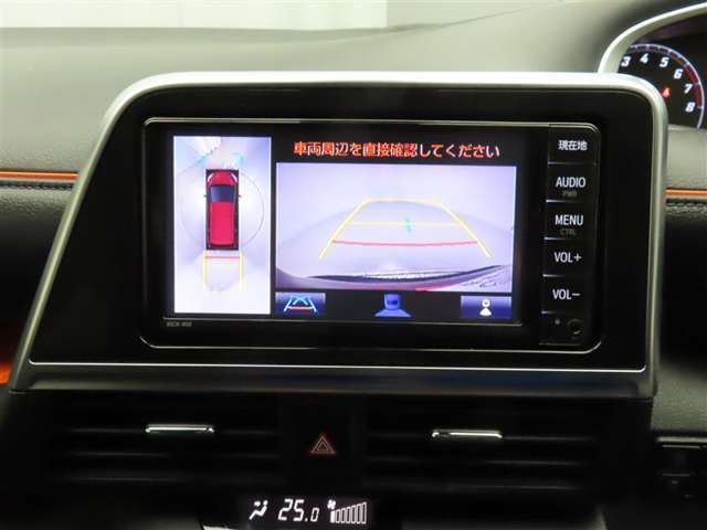 バックモニターを装備しています。車庫入れ時等に車両後方が確認出来るのでとても便利です。