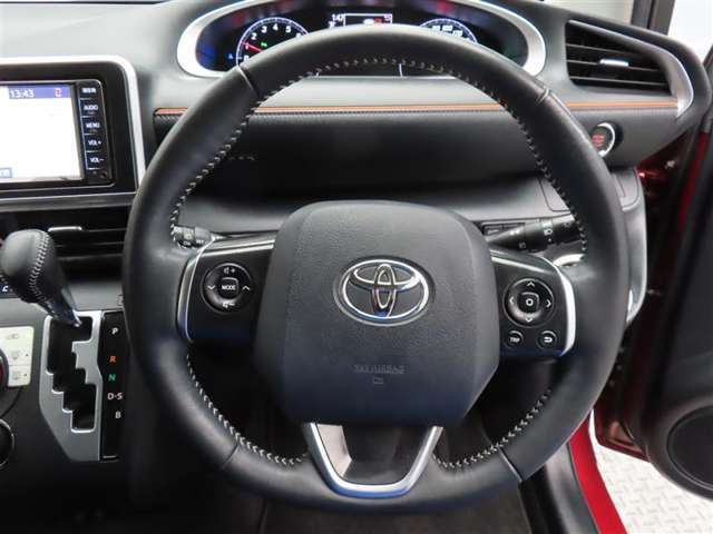 ぜひ展示車の運転席に座ってみてください。