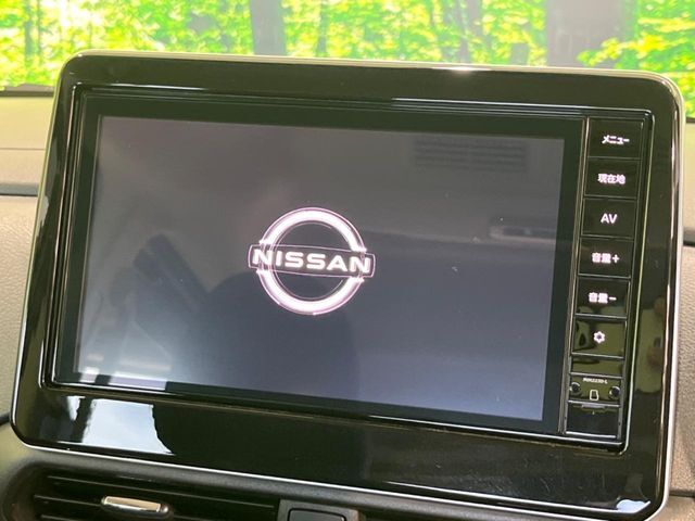 【純正9型ナビ】人気の純正ナビを装備。オーディオ機能も充実しており、Bluetooth接続すればお持ちのスマホやMP3プレイヤーの音楽を再生可能！毎日の運転がさらに楽しくなります！！