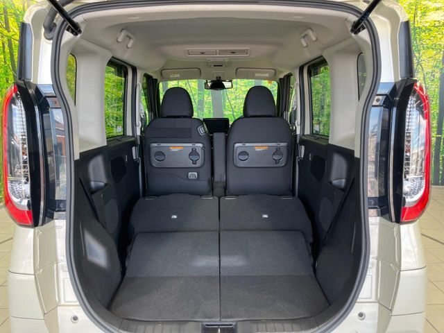 普段のお買い物や通勤、送迎等に十分な荷室スペースを確保しております。セカンドシートを倒すと、大きな荷物の積載も可能です♪
