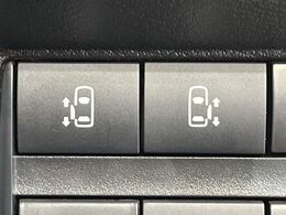 【両側パワースライドドア】スマートキーや運転席のスイッチで後席両側スライドドアの開閉が可能♪電動だから力を入れてドアを開ける必要が無く、小さなお子様でも簡単に開け閉めでき快適です♪