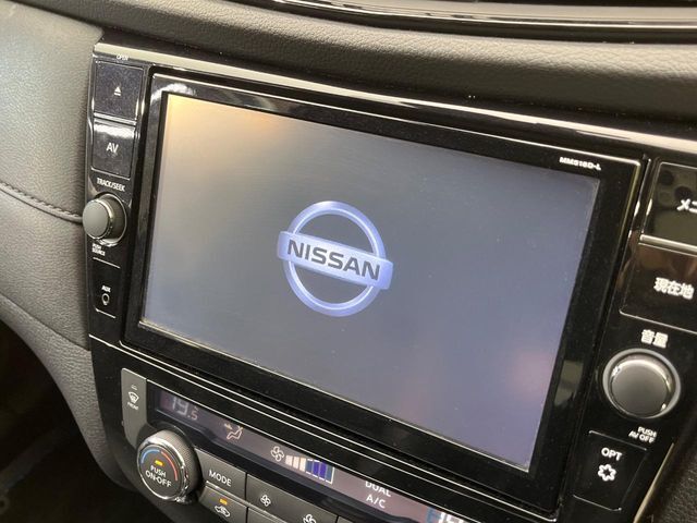 【純正9型ナビ】人気の純正ナビを装備。オーディオ機能も充実しており、Bluetooth接続すればお持ちのスマホやMP3プレイヤーの音楽を再生可能！毎日の運転がさらに楽しくなります！！