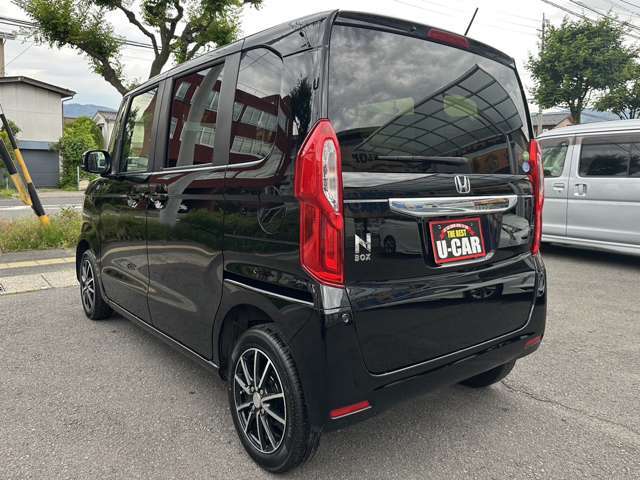 リア5面プライバシーガラス☆車内のプライバシーを保ち、夏場では車内の温度上昇を抑える効果も期待できますね☆