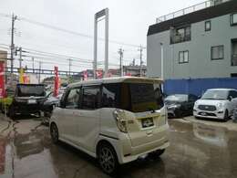 両側パワースライドドア装備です。乗り降り楽々です。