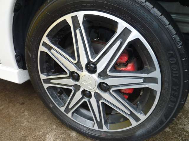 純正アルミホイール付です。