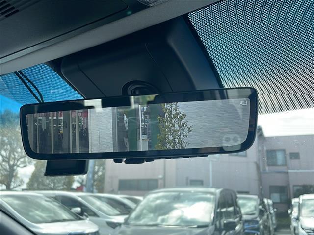 【バックミラー】大きくて見やすいので、後方を見るときも安心です！