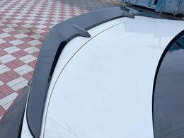 【純正エアロ】人気の純正エアロを装備！クルマの外観がよりスタイリッシュになり、街中で存在感あふれる1台に♪将来買い替える時にもリセールに影響しやすく、価値ある人気の装備です！