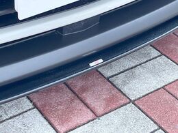 【STIエアロパッケージ】フロント・サイド・リアをSTIのエアロで統一。外観のスポーティーさを際立たせてくれるだけでなく、高速走行時の空力バランスを最適化してくれます。