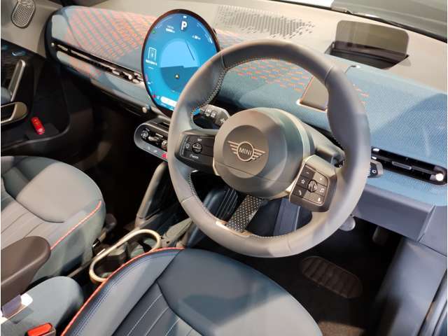 ミニ独特のゴーカートフィーリングと呼ばれる軽快なハンドリングはAT車、MT車のどちらでも楽しめます。