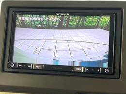 【バックカメラ】駐車時に後方がリアルタイム映像で確認できます。大型商業施設や立体駐車場での駐車時や、夜間のバック時に大活躍！運転スキルに関わらず、今や必須となった装備のひとつです！