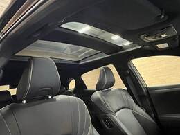 人気オプションのサンルーフ装備！車内も明るくなりドライブがより一層楽しくなります♪