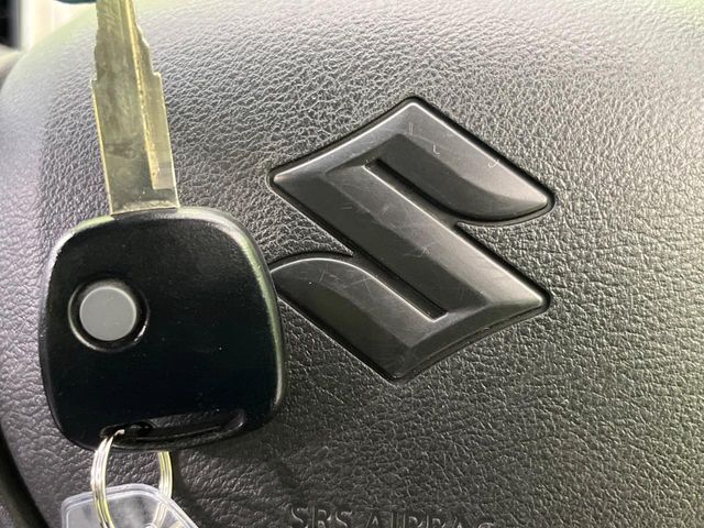 【キーレス】少し離れた場所からでもボタン一つでドアの開錠・施錠ができるのでとっても便利！ドアの鍵穴周りに傷をつけることもありません♪