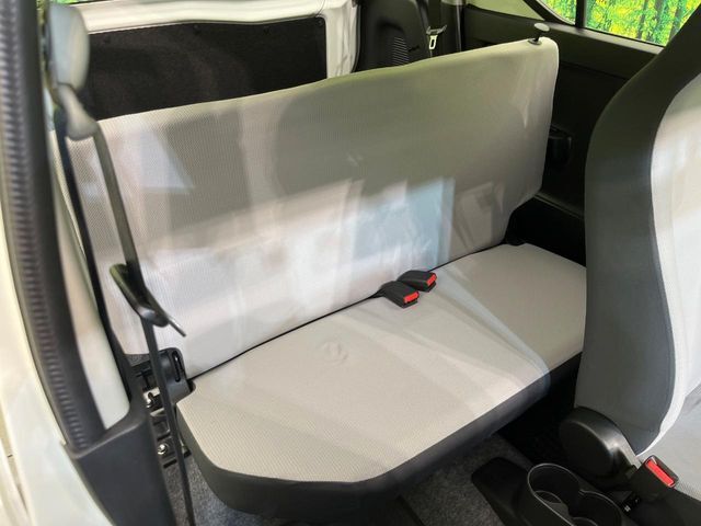 運転席まわりには十分なスペースがあり、大柄な方でもゆったり運転していただける環境です。