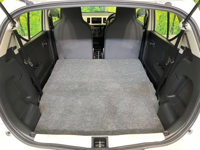 ラゲッジルームは、大容量のスペースを確保。普段のお買い物からレジャーまで、幅広く活躍してくれます！また、リアシートを倒すことでバリエーション豊かにお使いいただけます。