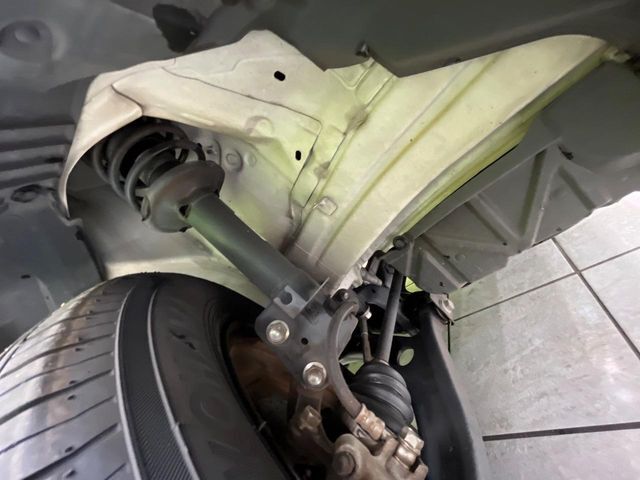 お車を安心してお乗りいただく為には、足回りの定期点検が欠かせません。サービスサポート（有償保証）では無料点検もご提供しており、安心のカーライフをお過ごしいただけるサポート体制が整っています。