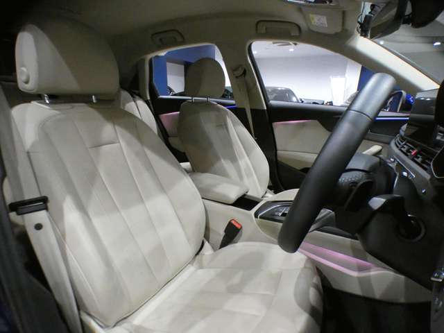 上質な質感のアトラスベージュパーシャルレザーシートを採用！運転席にシートメモリー機能、パワーシート、シートヒーター、ランバーサポートも装備しております！同乗者の方も快適なドライブをお過ごし頂けます！