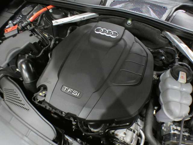 2，000CC直列4気筒インタークーラーターボ＋モーター付きエンジンを搭載！150馬力（カタログ値）のトルクフルな加速性能が魅力です！MHEVドライブシステム搭載で燃費性能も優れております！