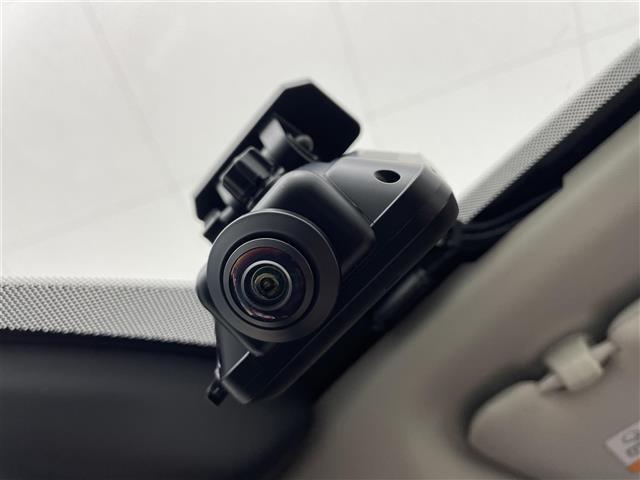 【ドライブレコーダー】映像・音声などの運転中の記録を残します。事故などを起こした起こされた時の証拠になりえますので、もしも時でも安心ですね。