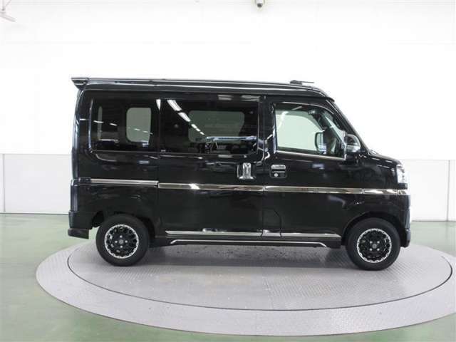 両側スライドドアの開口幅は785mm。幅の広い荷物も楽に積込めます。