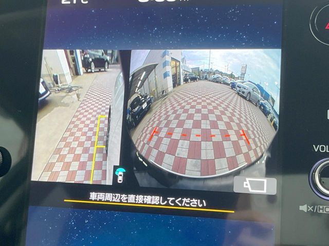 【フロント＆サイド＆バックカメラ】ドライバーから見にくい死角部分を映像で確認できるカメラを各所に装着。見通しがきかない場所や住宅密集地などを運転することが多い人におすすめの安心装備です。