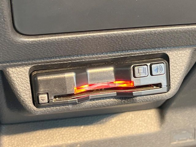 【ETC】高速道路の料金所をストレスなく通過！話題のスポットやサービスエリアに多い「スマートIC」利用時は必須のアイテムです。当店でセットアップを実施、ご納車当日からすぐにご利用いただけます！