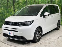 【ホンダセンシング】走行中に前方の車両等を認識し、衝突しそうな時は警報とブレーキで衝突回避と被害軽減をアシスト。より安全にドライブをお楽しみいただけます。