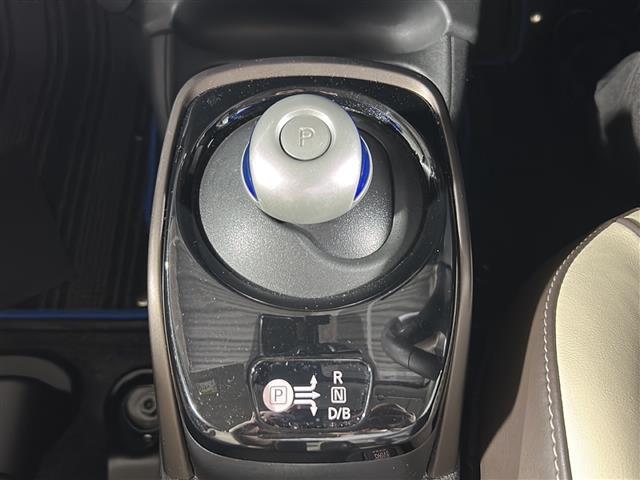 気になる車はすぐにお問い合わせください！画面右側の0066から始まる無料ダイヤルからお問い合わせ下さい！専門スタッフがお車のご質問にお答えいたします！