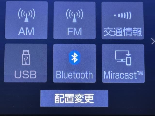 Bluetooth対応携帯電話ならハンズフリー通話だけでなく保存された音楽データもワイヤレスで再生できます。　　一度設定すれば次からは携帯の電源をONにしておくだけで特に煩わしい操作も必要ありませんよ
