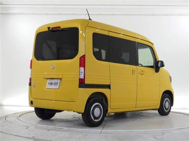 コンパクトボディで狭い道でもスムーズに走れる取り回しのよさ！運転もラクラクです。