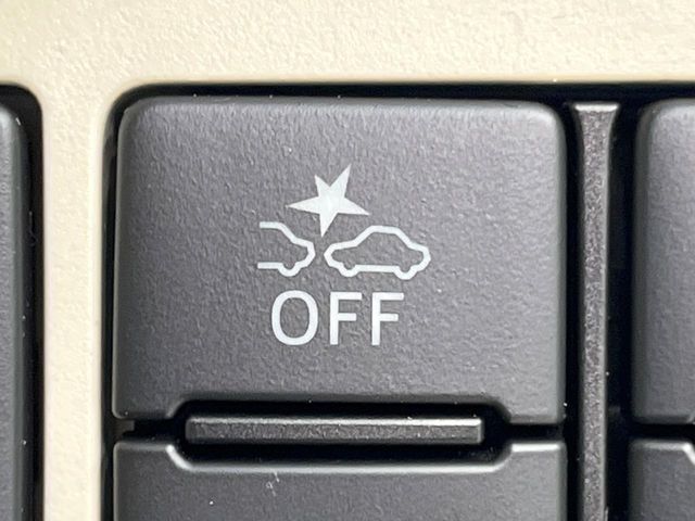 【スマートアシスト】走行中に前方の車両等を認識し、衝突しそうな時は警報とブレーキで衝突回避と被害軽減をアシスト。より安全にドライブをお楽しみいただけます。