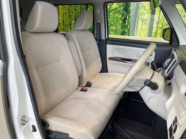 運転席シート廻りは使用感も少なく、良好な状態となっています。丁寧に使われていたことがよくわかりますね。