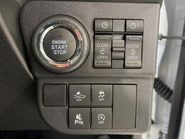 【両側パワースライドドア】スマートキーや運転席のスイッチで後席両側スライドドアの開閉が可能♪電動だから力を入れてドアを開ける必要が無く、小さなお子様でも簡単に開け閉めでき快適です♪