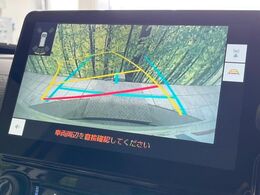 【バックカメラ】駐車時に後方がリアルタイム映像で確認できます。大型商業施設や立体駐車場での駐車時や、夜間のバック時に大活躍！運転スキルに関わらず、今や必須となった装備のひとつです！