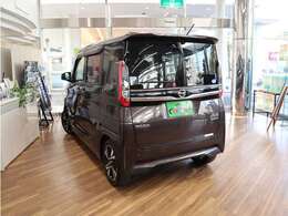 雨の日でもゆっくりお車ご覧いただけます