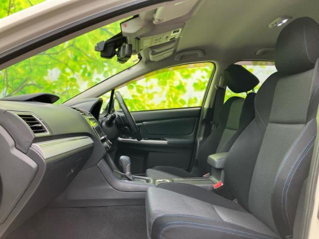 WECARSでは各商談席に大型モニターをご用意しております！見やすい大画面でゆったりと全国の在庫をご覧いただけます！是非ご来店お待ちしております！