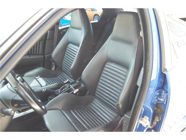 毎回座るフロントシート。運転席は使用する部分ですので、座り心地が重要です！
