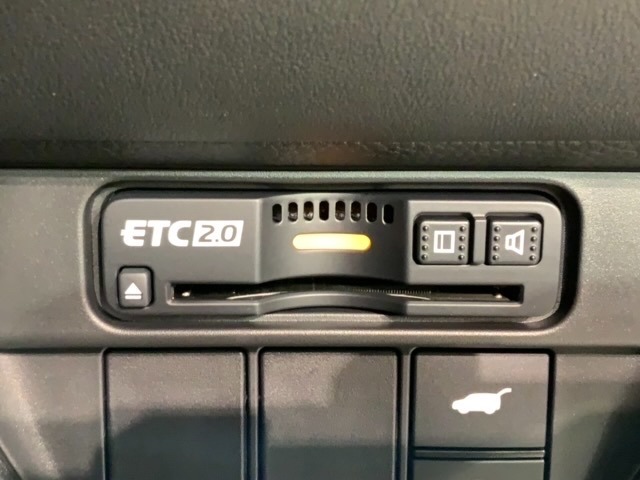 いまや快適なカーライフに欠かせないETCが付いています。