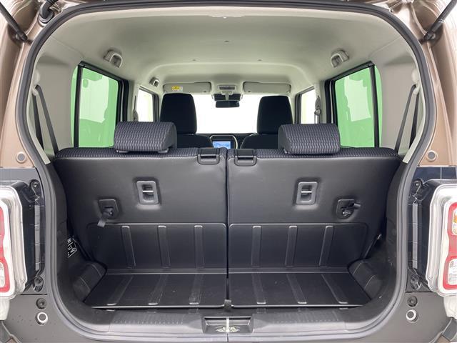 【トランク】積み込みやすくて、たっぷり積める荷室です。シートアレンジできるものは、乗車人数と荷物の量や大きさによってシートを動かすことができるので、より快適なドライブが可能です！